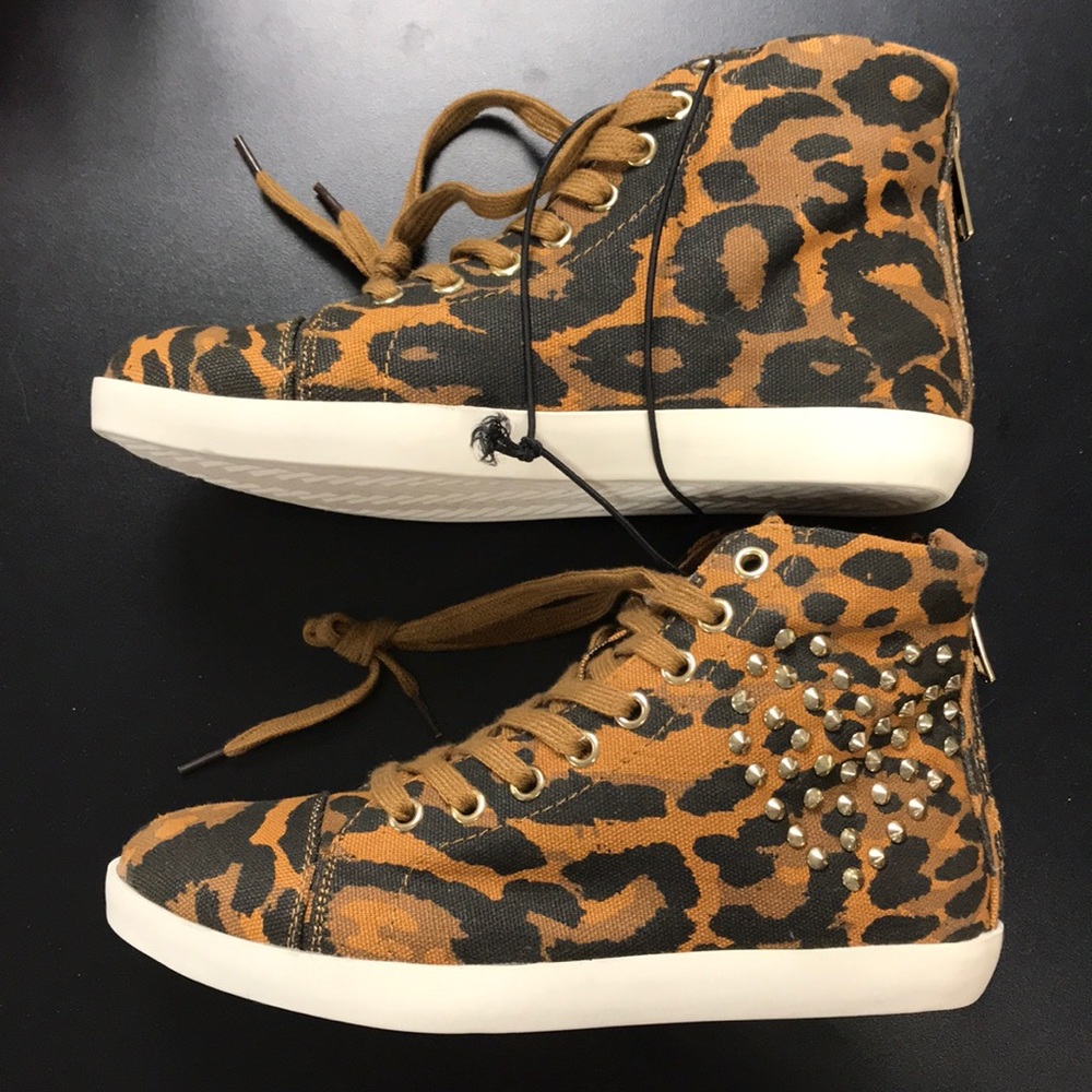 NWT FOREVER 21 ANIMAL PRINT HIGHTOP TENNIS SHOES